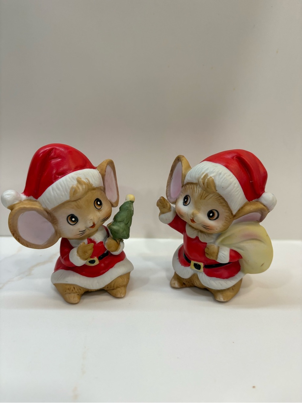 Vintage Homco set of 2 Santa Mouse Figurine set. Made in Taiwan.